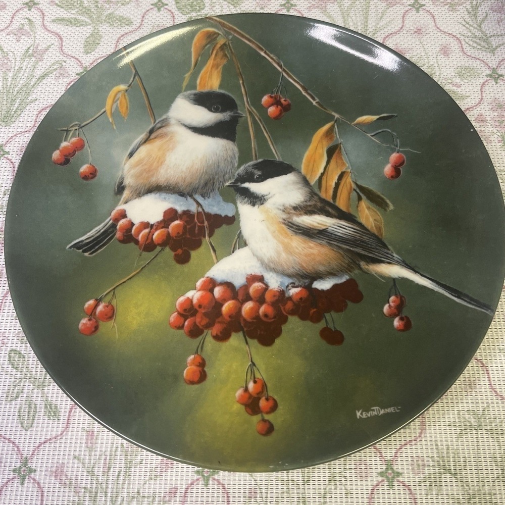 Edwin M Knowles The Chickadee Collector Plate 1986 Kevin Daniel Bird Fine China